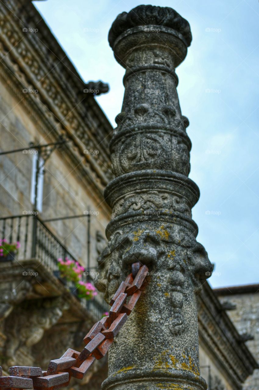 Pillar and Chain. Pillar and chain at the Hostal dos Reis Católicos, Santiago de Compostela, Spain