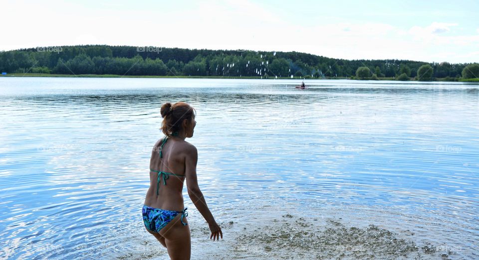 woman outside happiness, nature lovers