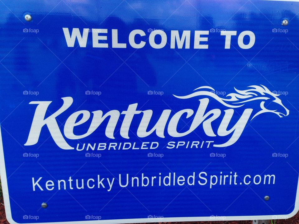 Welcome state line . Kentucky 