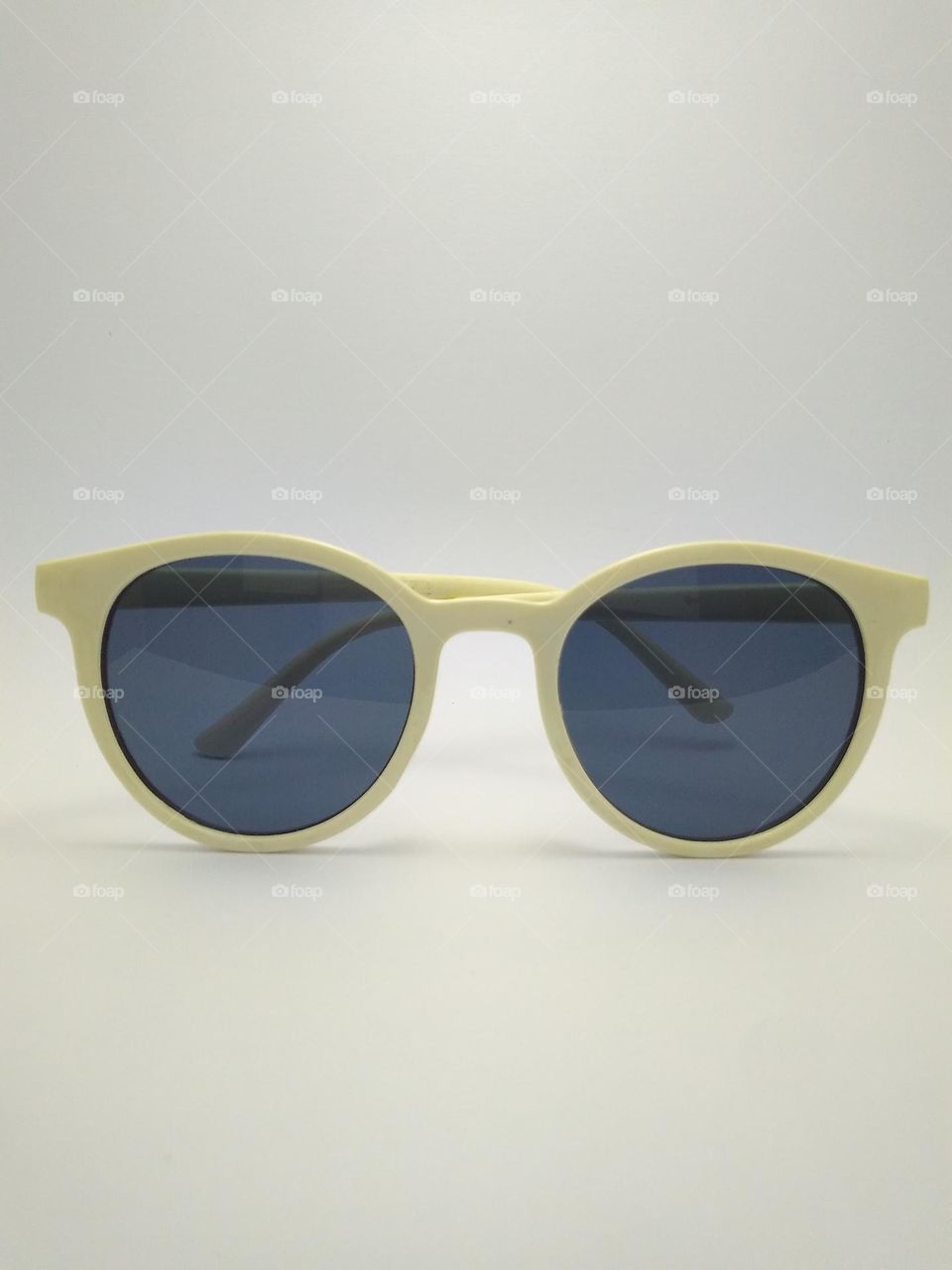 a transparent black fashion eyeglasses with white frames seen from the front in the photo in the studio on a white background.