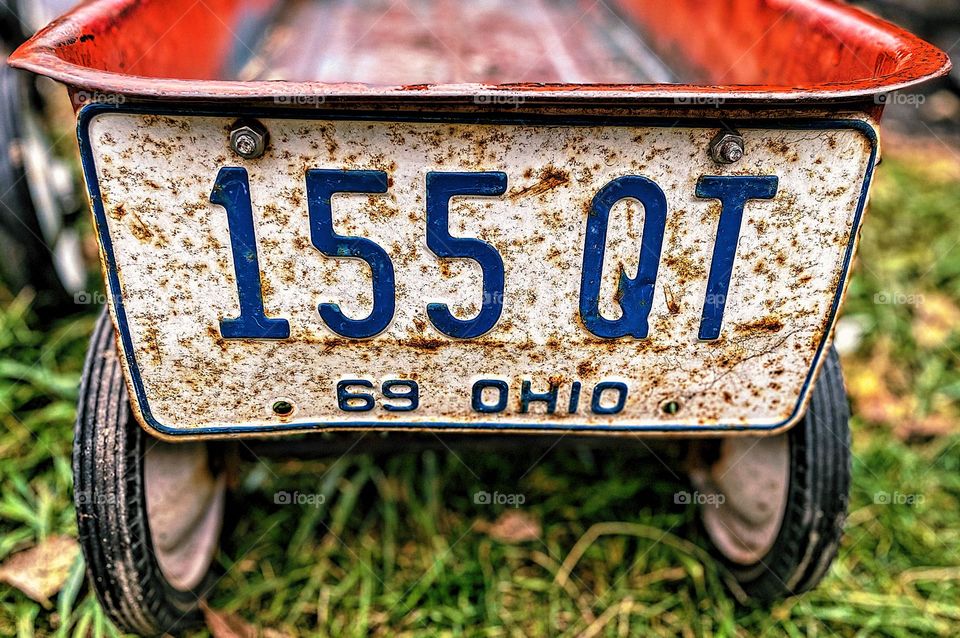 Wagon at a pumpkin patch, taking wagons to gather pumpkins, wagons decorated with license plates from Ohio, Midwest in the fall time, pumpkin patch fun in the fall, perspective of a pumpkin 