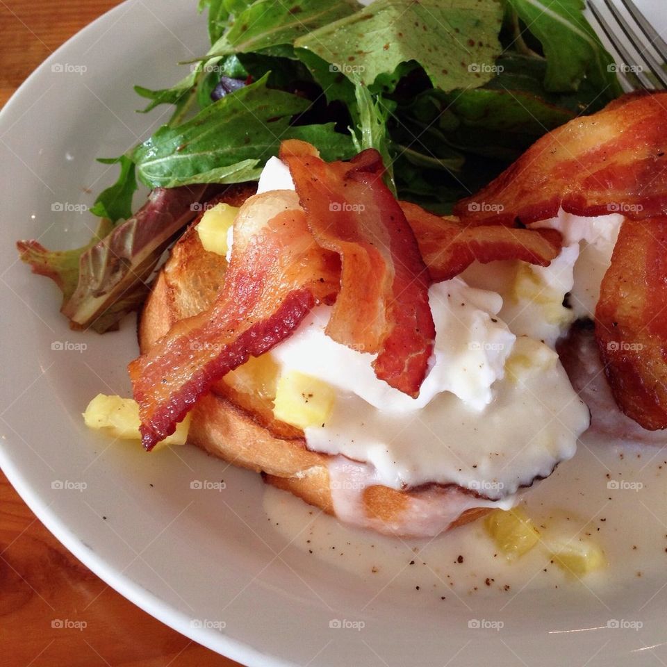 Tropical Eggs Benedict