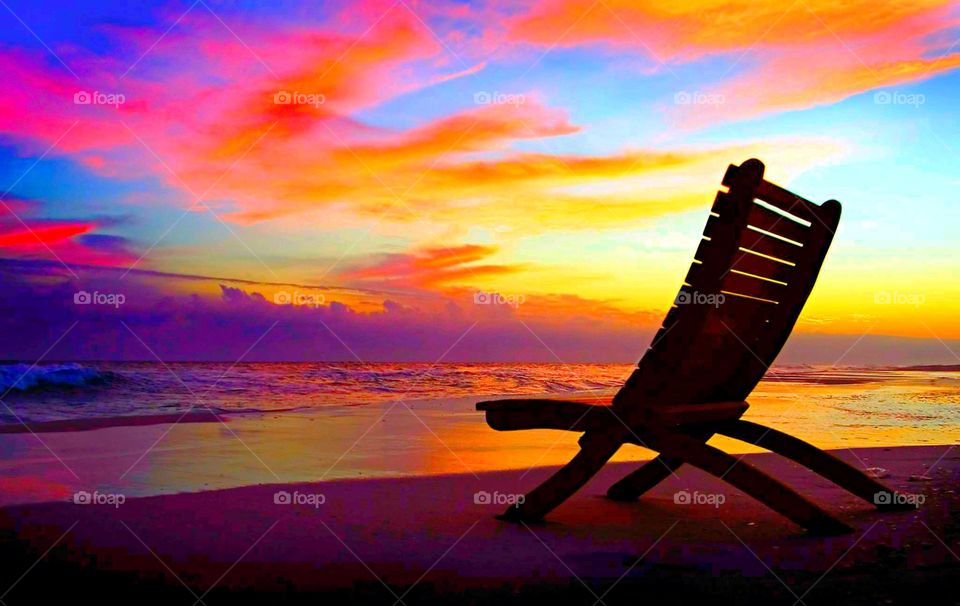 Color Explosion - Spectacular and colorful sunset on the beach - Boldly and lexpressing myself through color since color is all around us in many different forms. Vibrant and varied mix of vibrant colors.