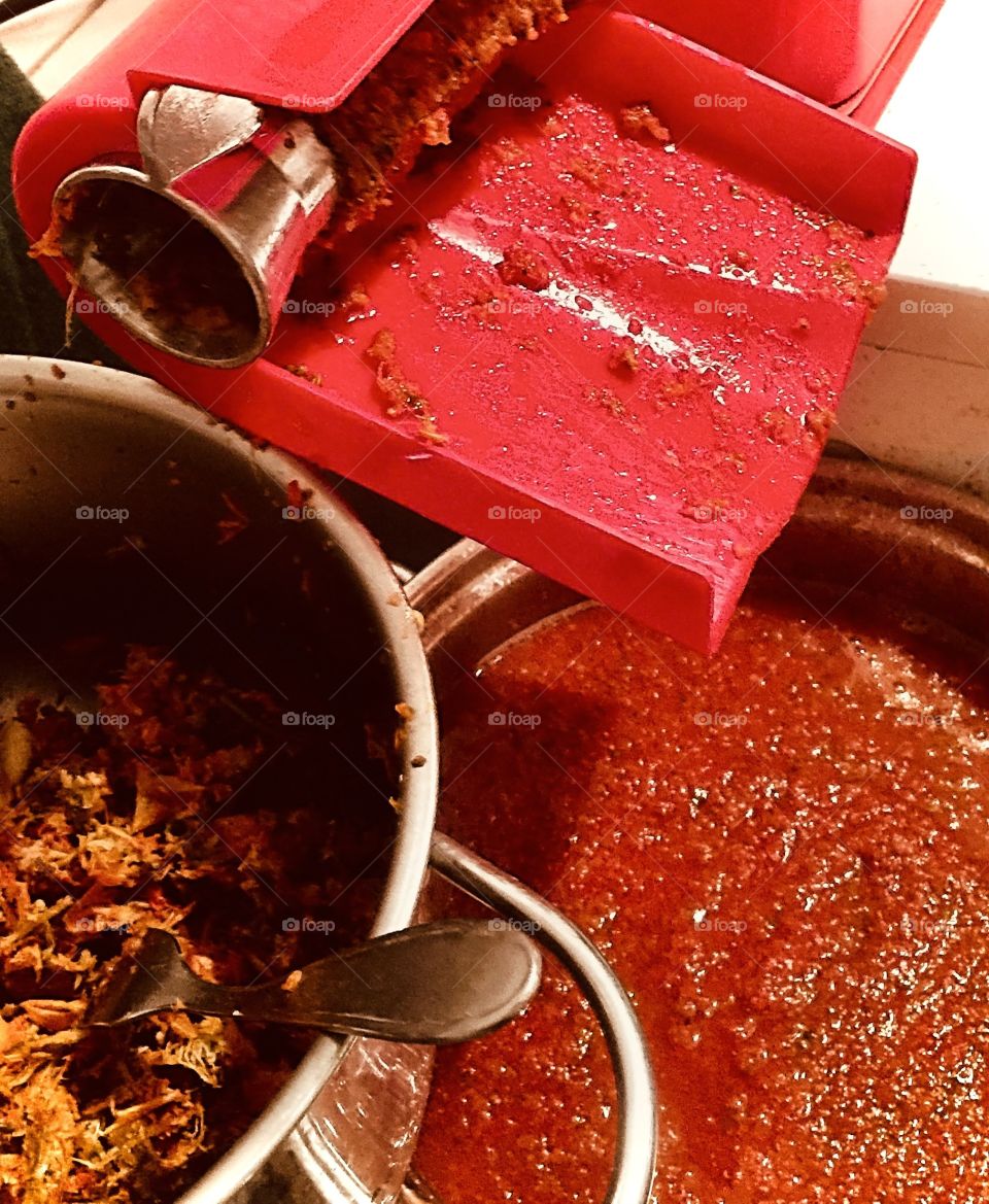 Making marina sauce in Italy with  nonna