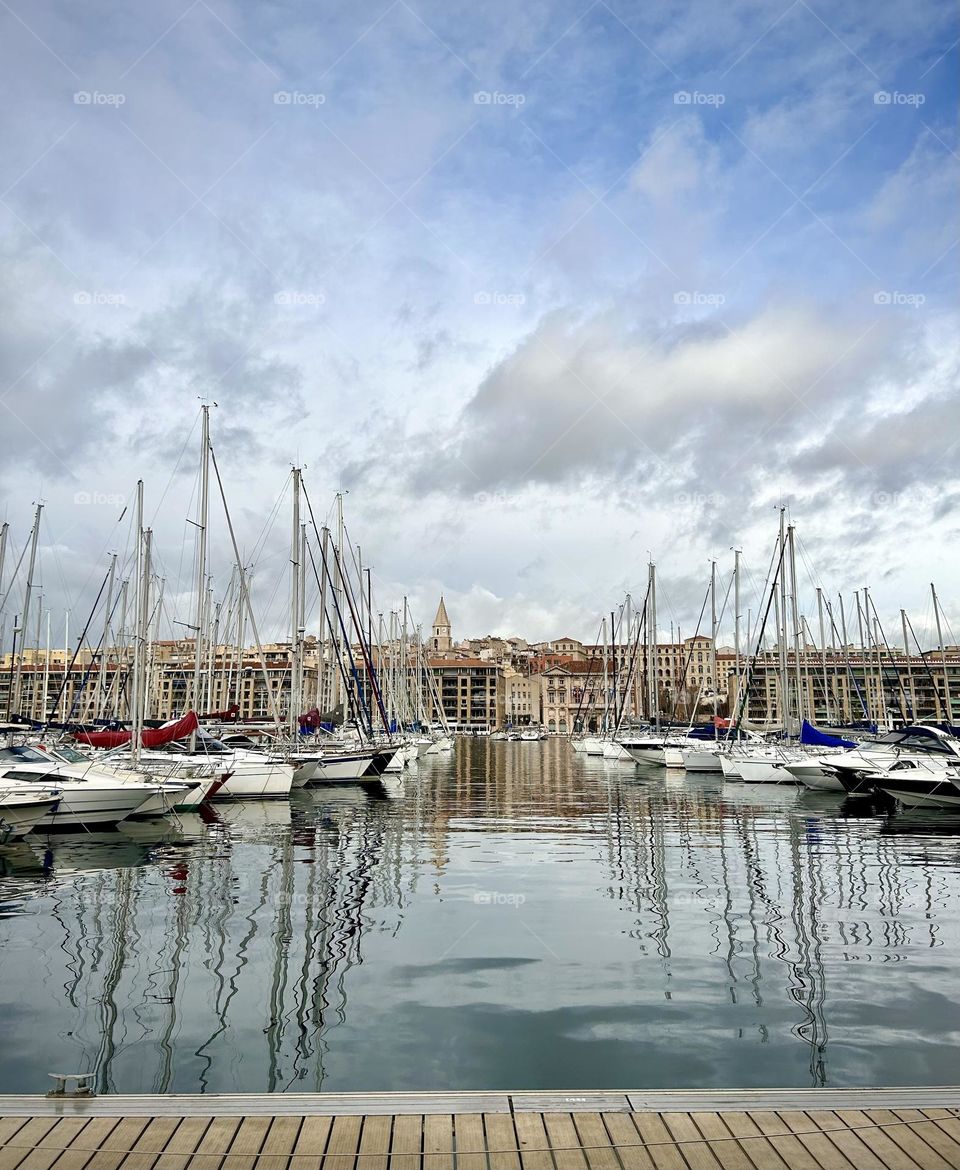 Marseille , Vieux port Juanary 2033 . 