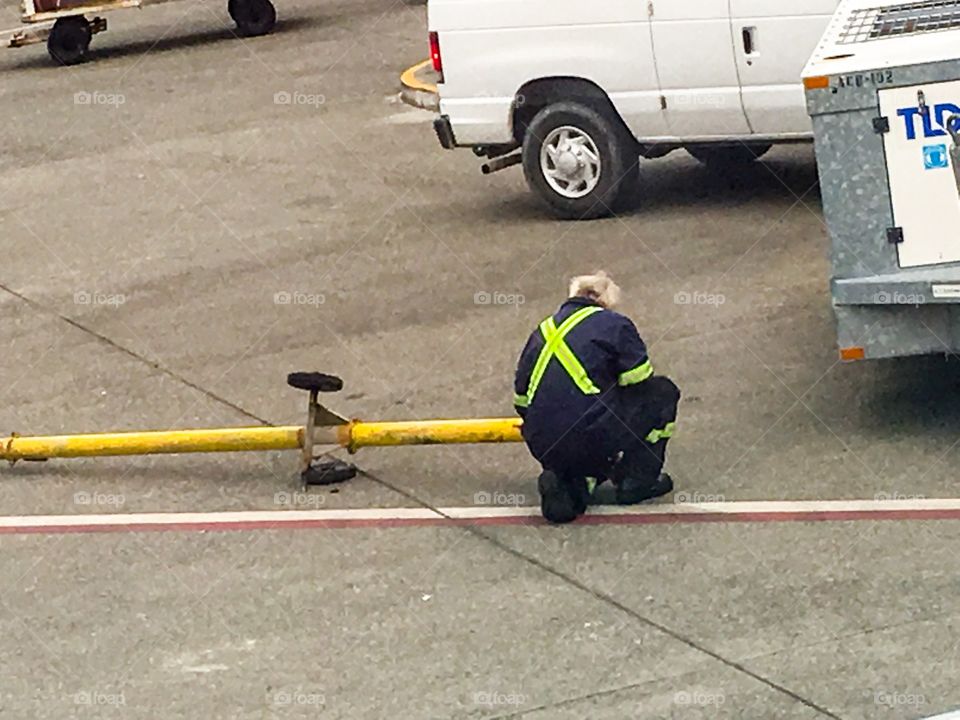 On a recent flight the tow bar pushing our plane away from the gate snapped or broke causing quite a jolt to the passengers and crew and damaging our aircraft 