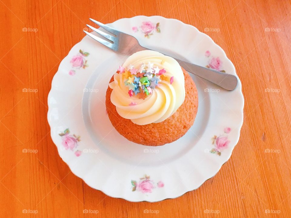 Vanilla cupcake with star sprinkles ✨