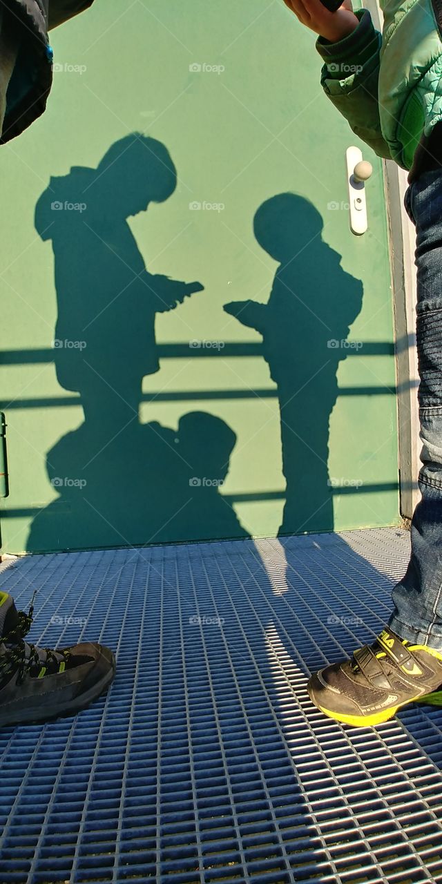 Handy phone shadow schatten play Zmombie draußen sun sonne futur Zukunft