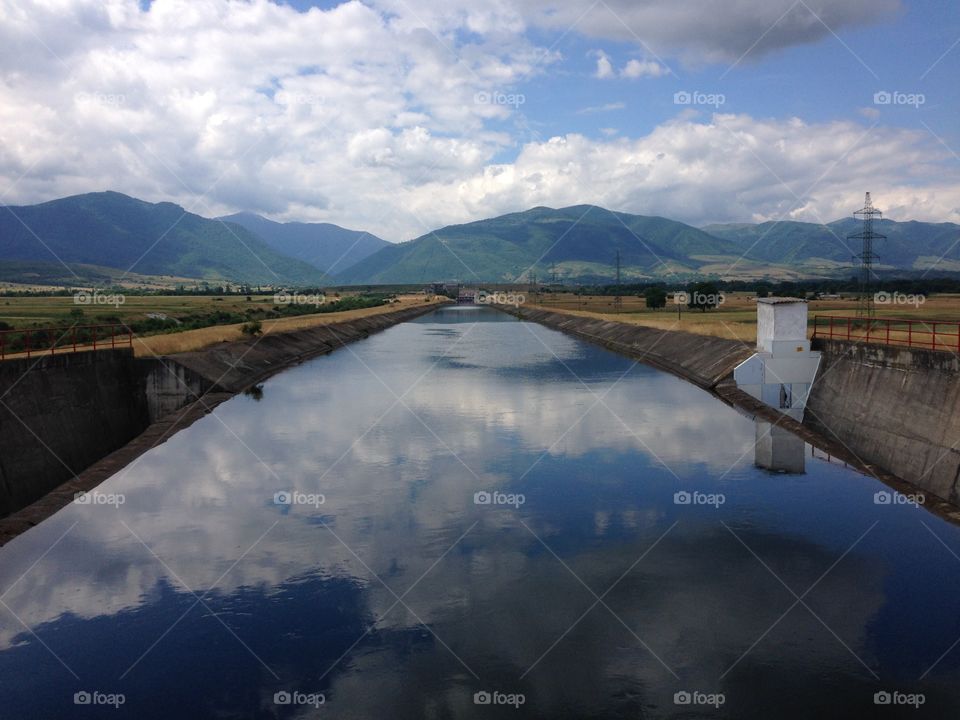 Sky vs water. Sky in water