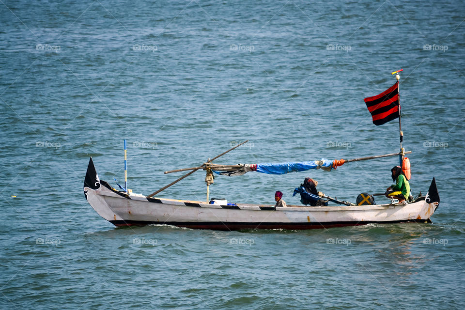 The fishing boat is sailing on the sea looking for fish