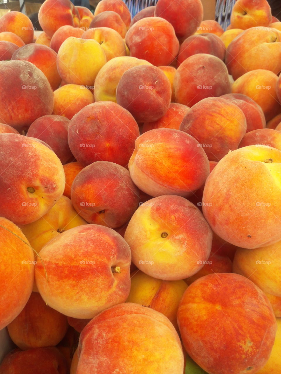 Peaches at farmers market