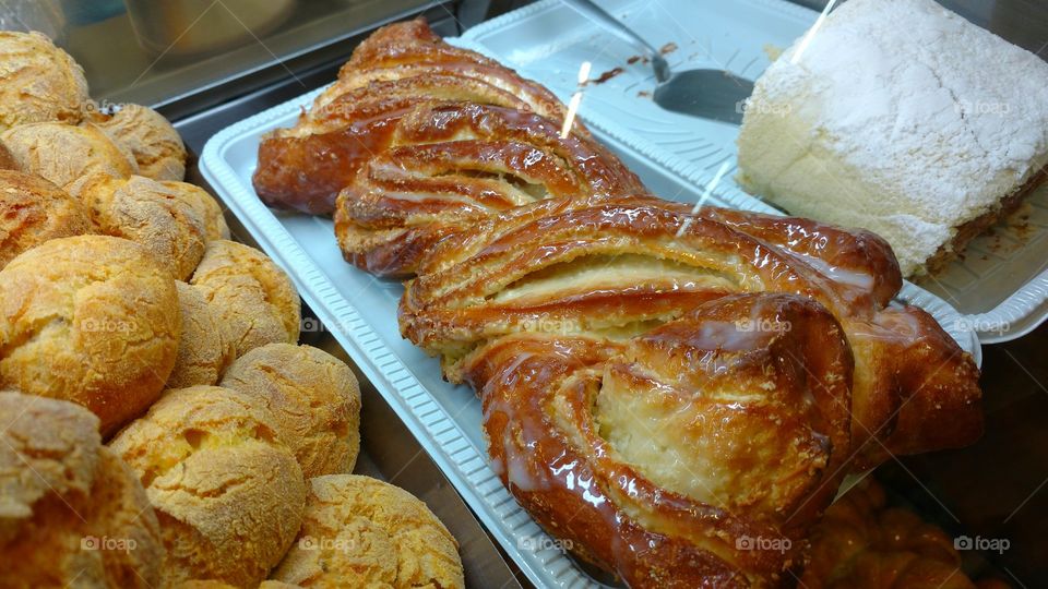 uma rosca simplesmente deliciosa e mais pão de queijo
