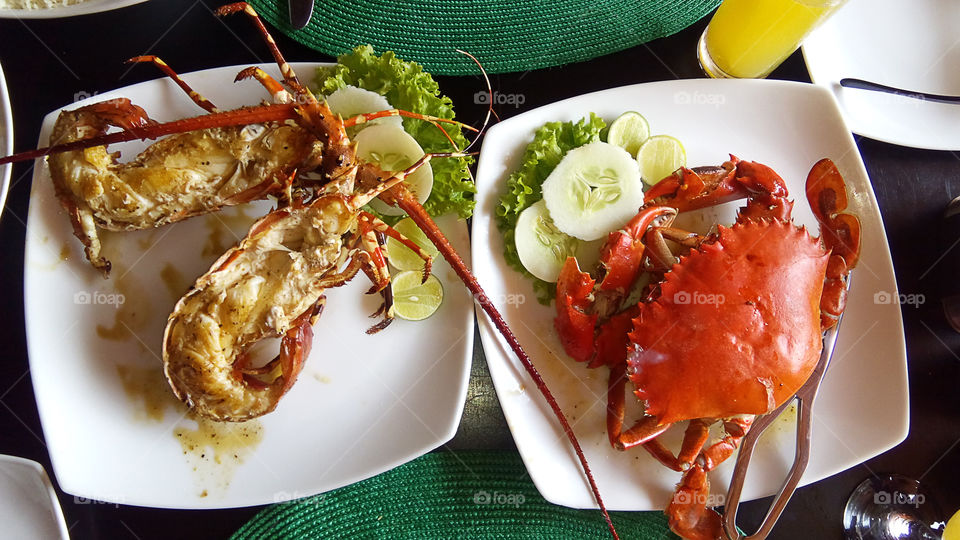 Big crab and lobster at the plate