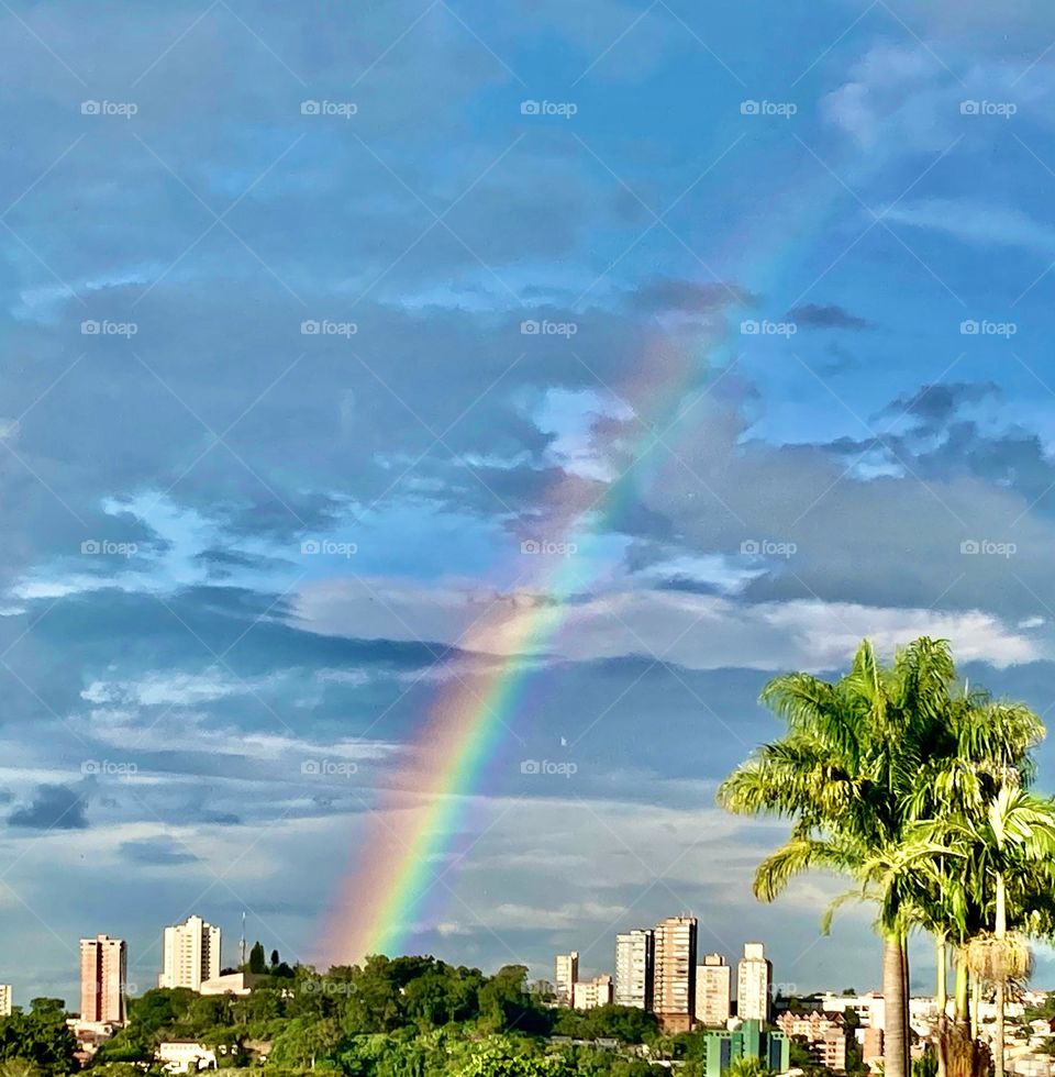 🇺🇸 The beautiful rainbow that appeared in the city of Bragança Paulista (inland Brazil) today, at dusk.  How wonderful! / 🇧🇷 O belo arco-íris que apareceu na cidade de Bragança Paulista (interior do Brasil) hoje, ao entardecer. Que maravilha!