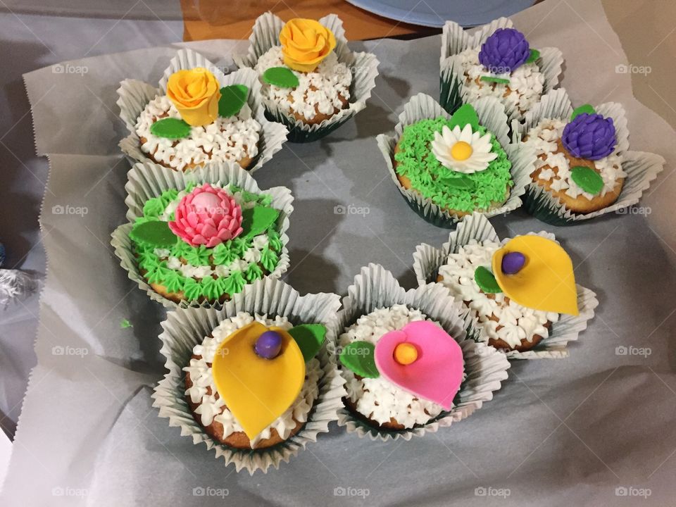 my friends beautiful baked cupcakes