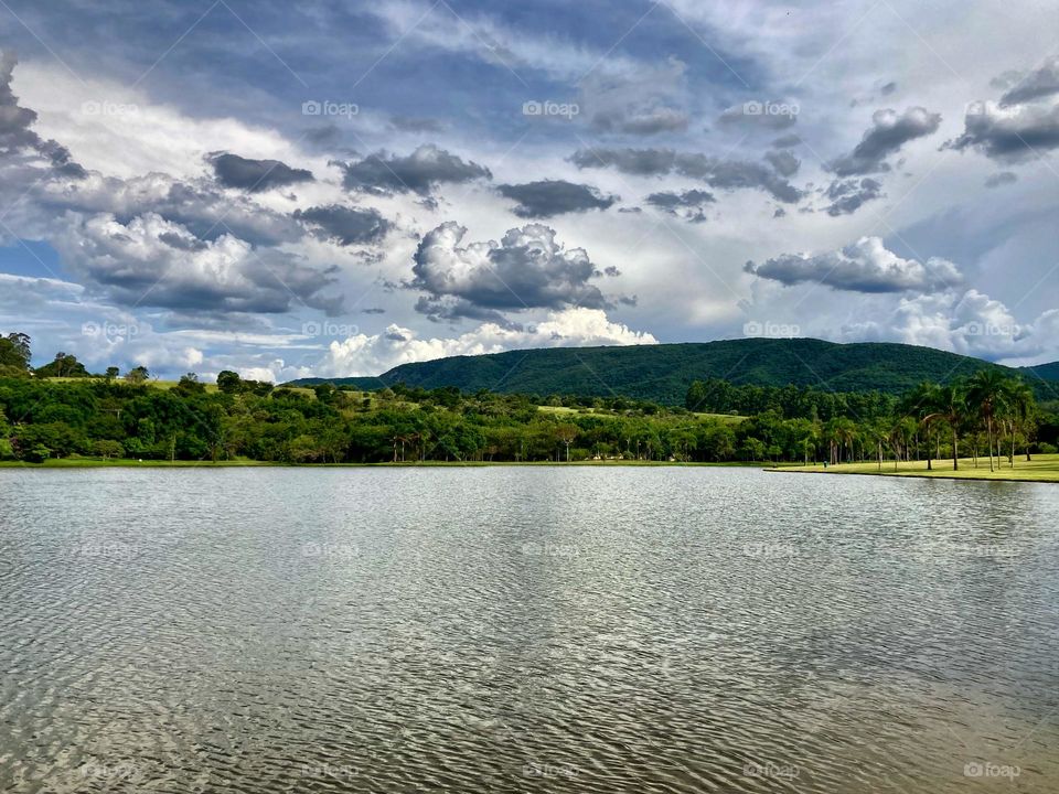 A vista da #SerraDoJapi sempre encanta, não?
Viva a #natureza e a sua beleza. 
📸
#FOTOGRAFIAéNOSSOhobby
#nature #fotografia #paisagem #landscapes #inspiração #mobgrafia #XôStress #lago #lake #Jundiaí 