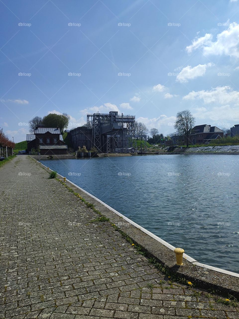 old Thieu lift but still in operation