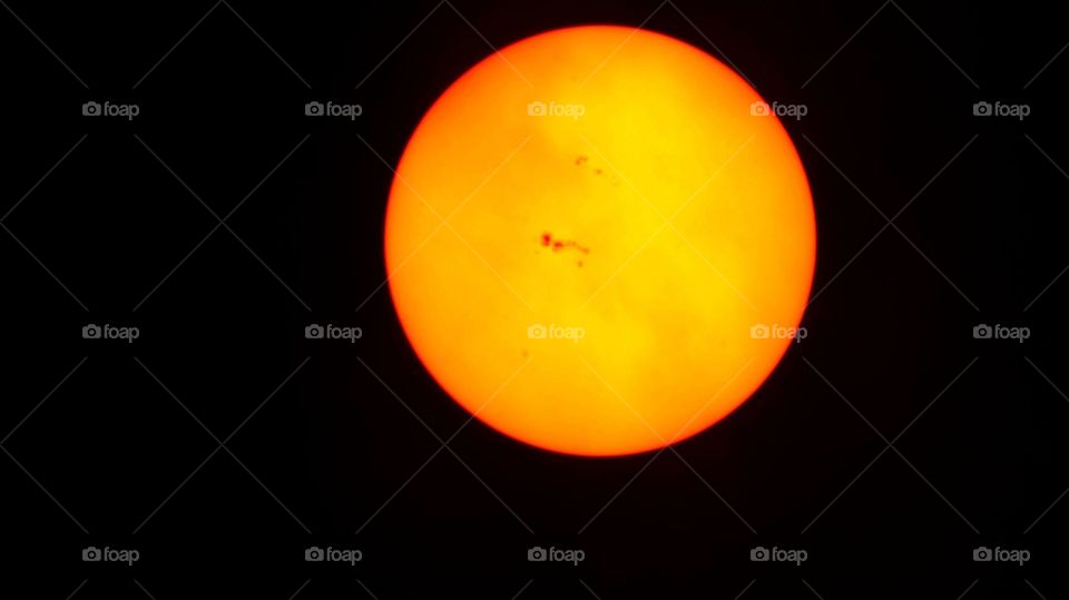 sun and sunspots captured with camera Sony Nex coupled to telescope Sky-Watcher


Valdemira24
