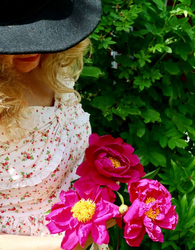 Holding flower bouquet