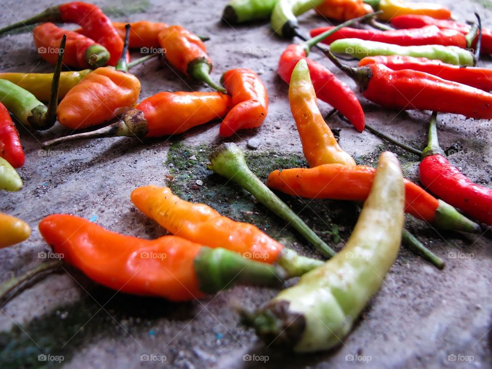 Close-up of aesthetic red and green cayenne peppers