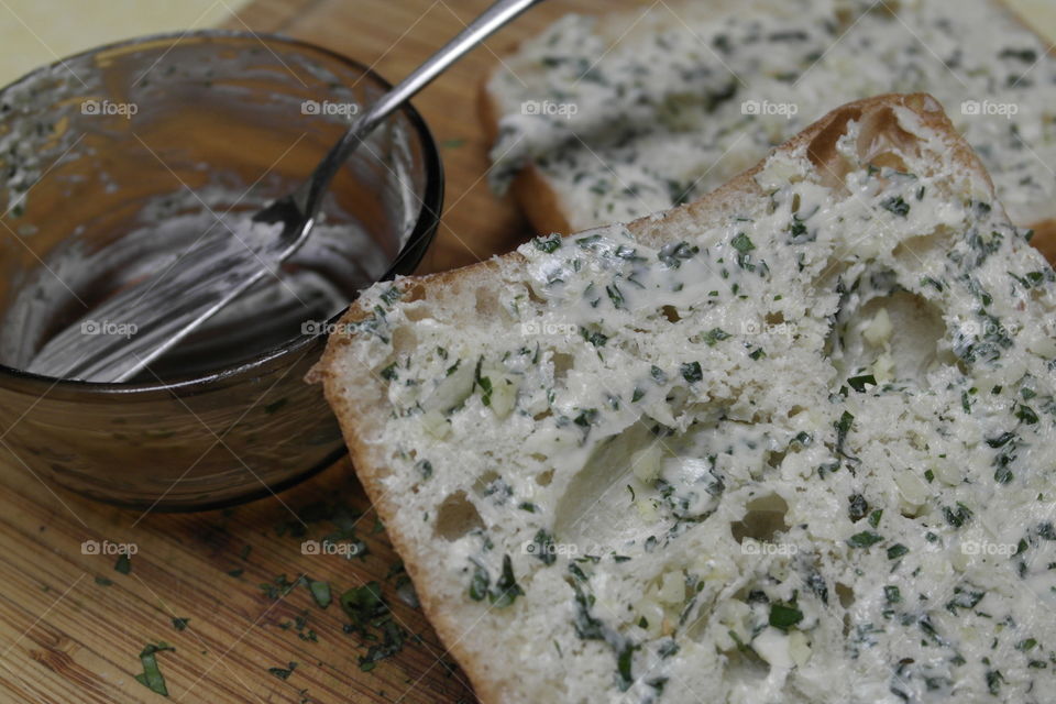 Buttered garlic bread 