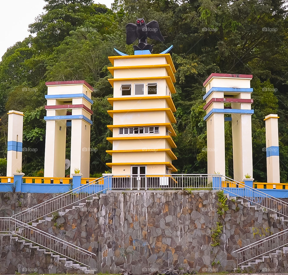 i'm amazed at this building. the building with the owl on it