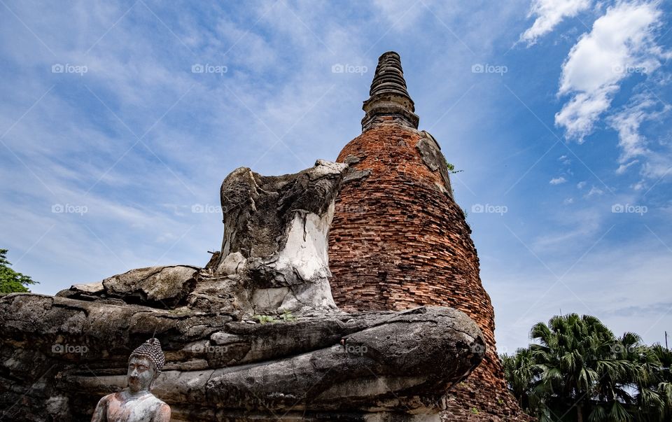 The headless buddha 