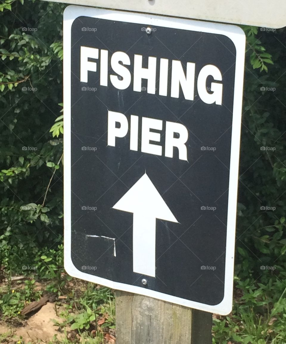 Fishing pier sign 