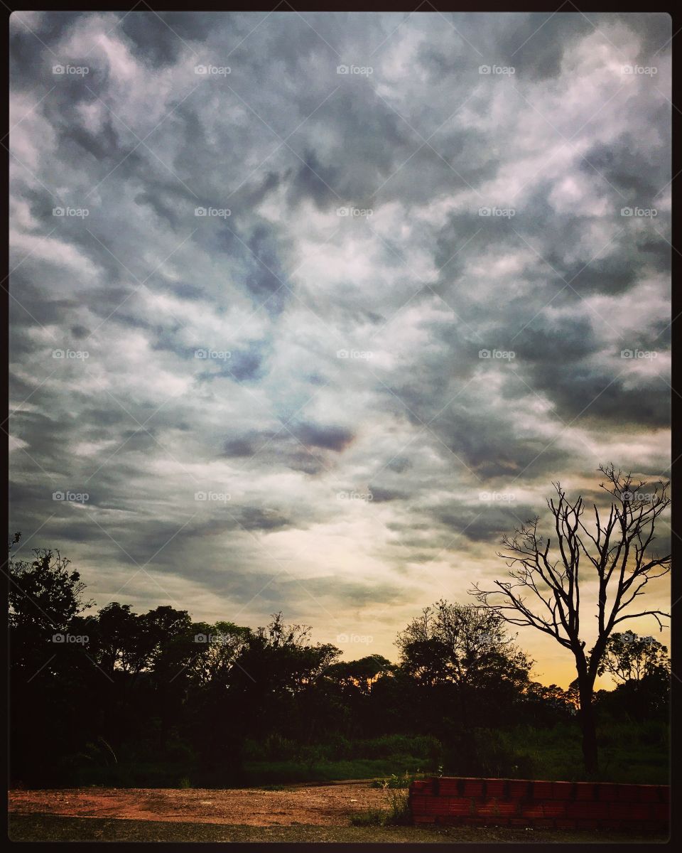 Nuvens com o dia nascendo em Jundiaí!