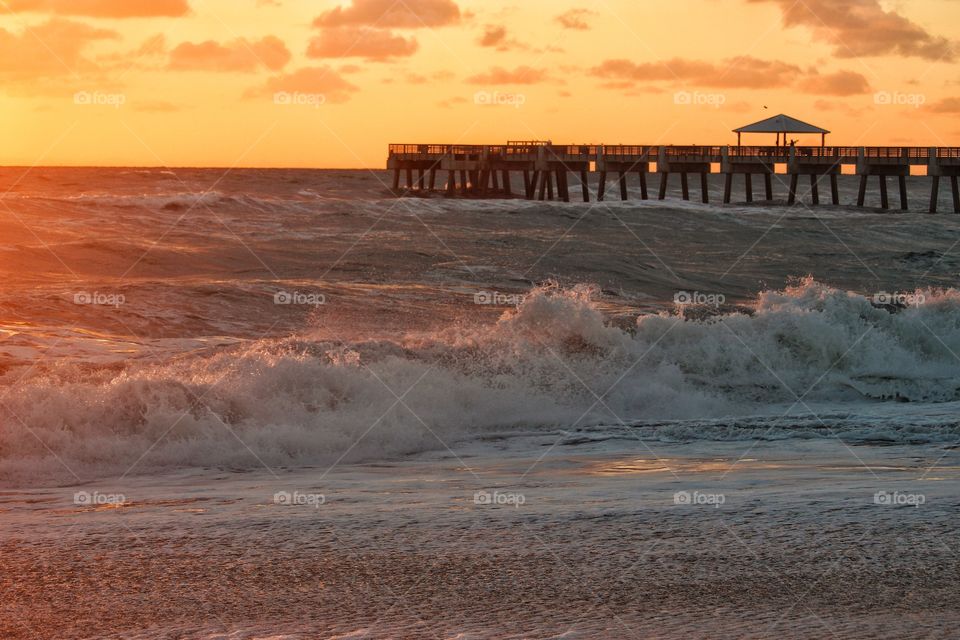 Joni beach pier