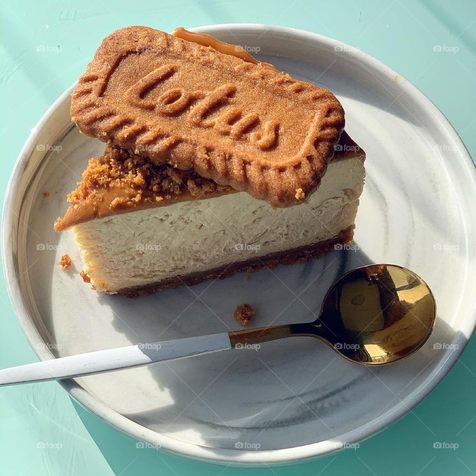 Homemade Biscoff cheesecake that is creamy and soft, super delicious for kids and family 