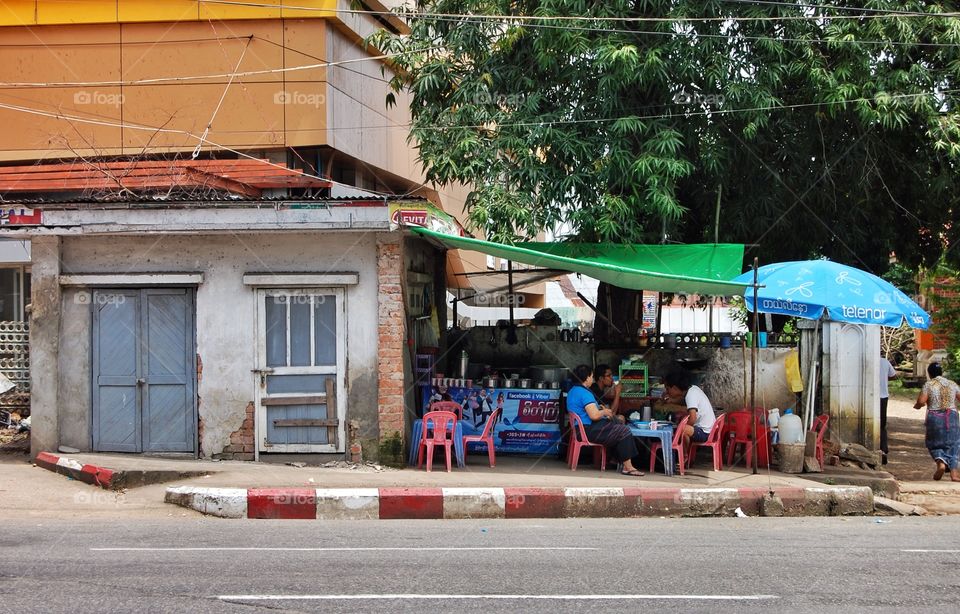 Roadside lunch in Yangon