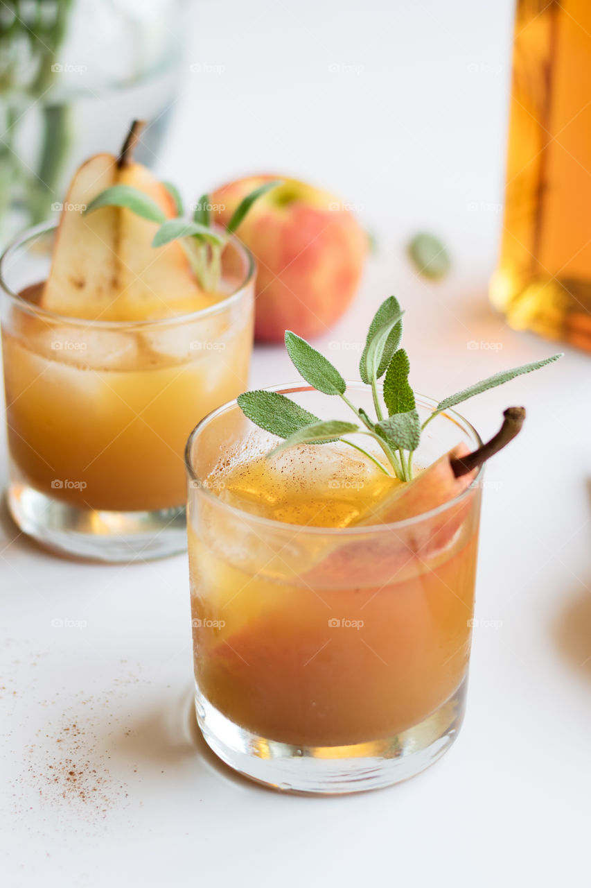 Apple cider cocktail 
