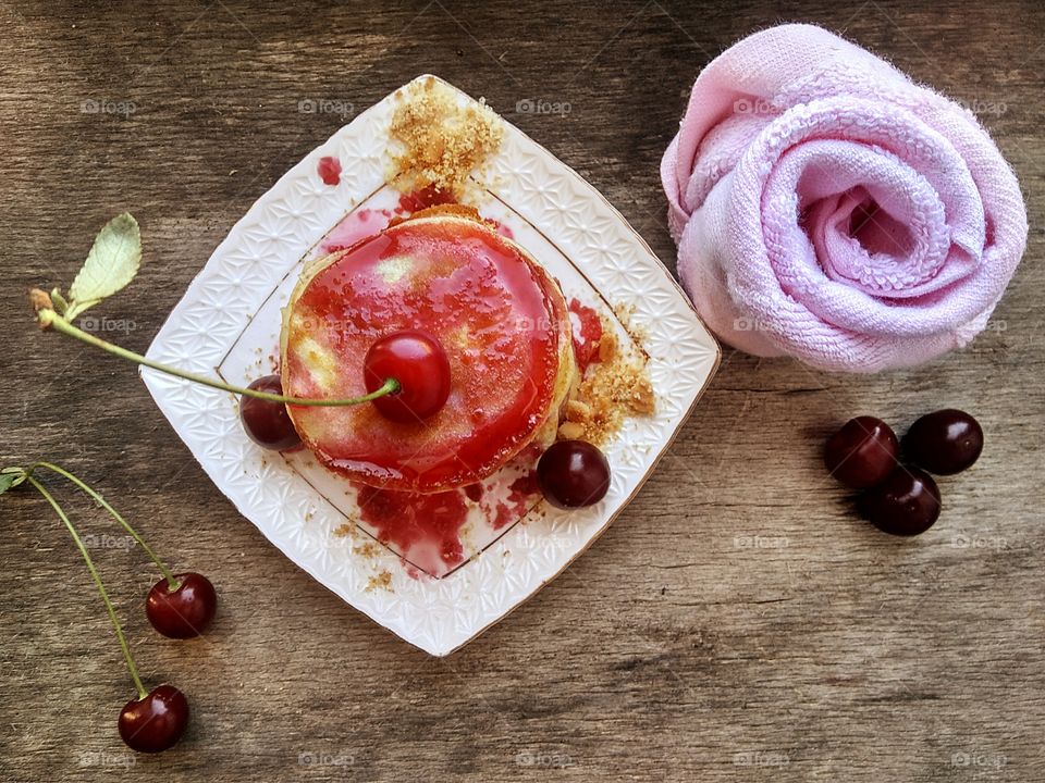 pancakes with pink jam and pink napkin, pink color, pancakes with jam, pink napkin