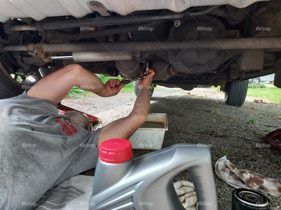 pulling the oil drain plug on 2004 Jeep Grand Cherokee