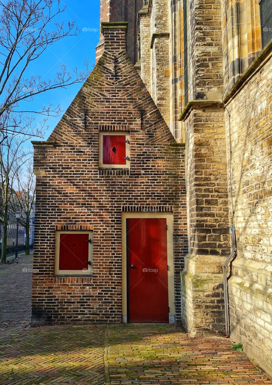 little house naar the church