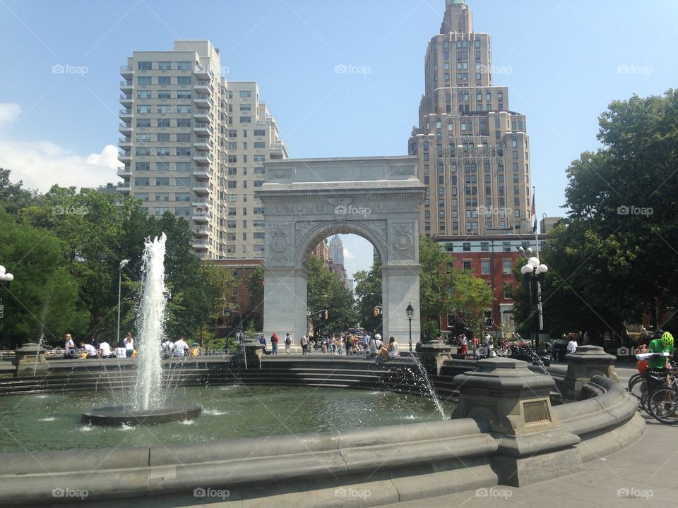 NYU - Washington Sq. . Sunny in NY