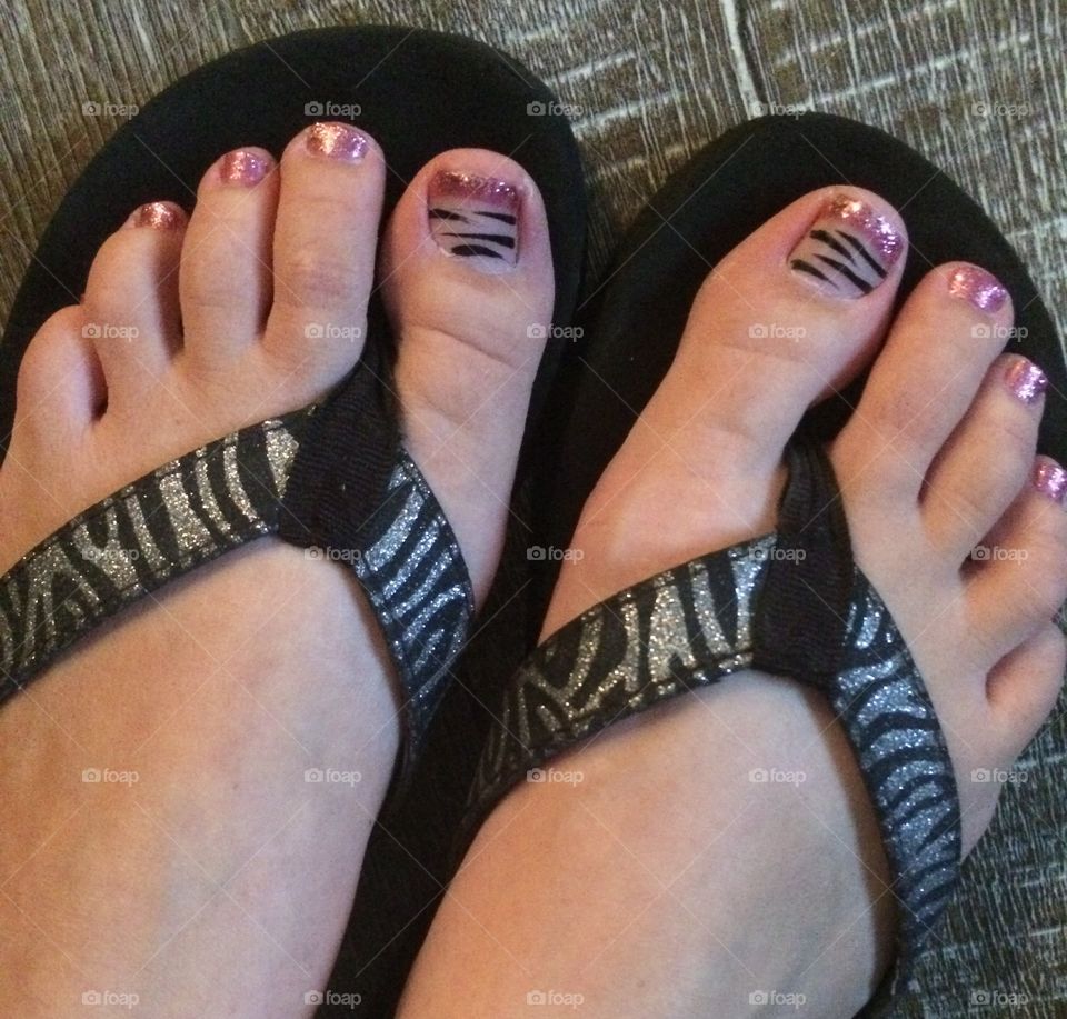 The big toes are zebra with pink glitter tip...and the other toes are all painted pink glitter. 