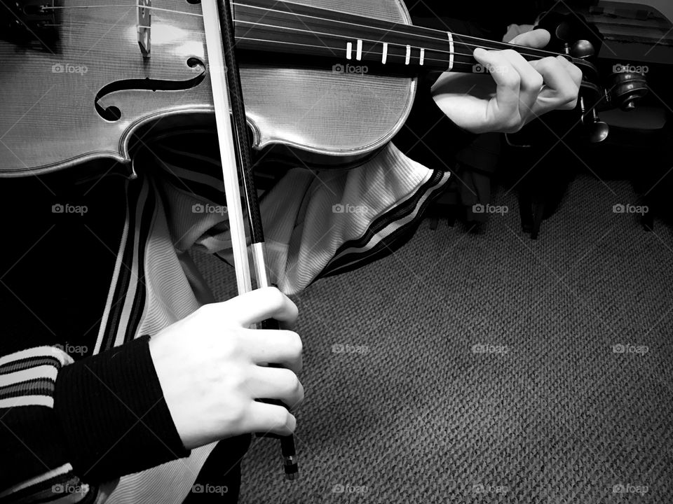 BW Hands and Violin