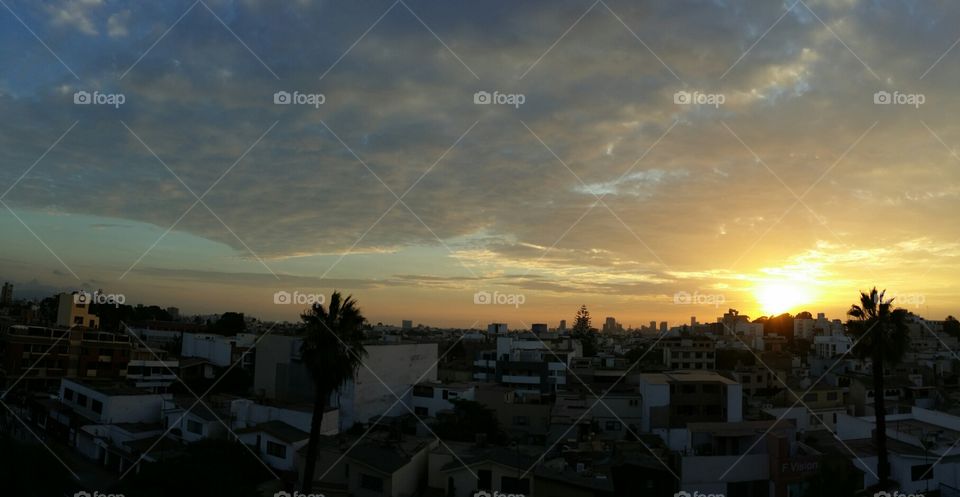 Cloudy day - just before sunset
Lima - Perú 
18-04-16