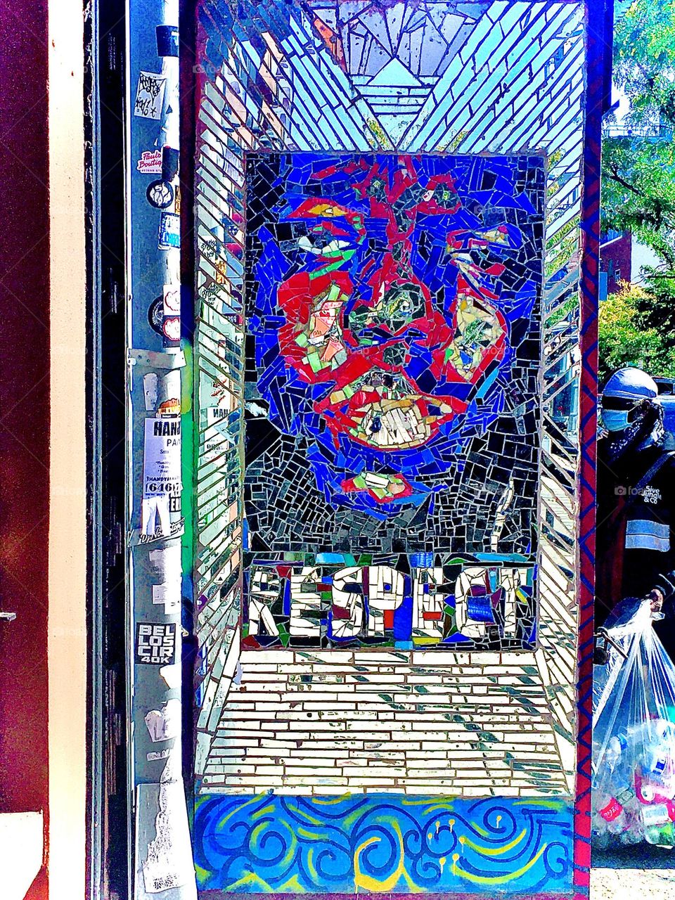 „RESPECT“ is the title of a mosaic put together by a local artist and put on permanent exhibit near the entrance of the „KEYFOOD“ supermarket in Fort Greene, Bklyn, NY. 2020. Hypnotic Productions
