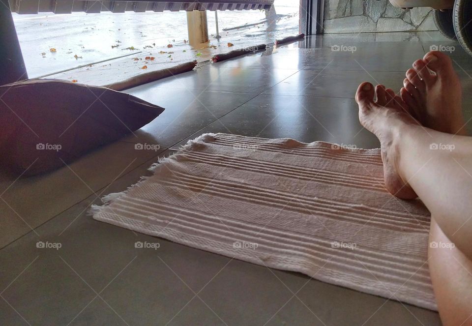 On a rainy Sunday afternoon, the best option is to sit and observe this cycle of Nature...