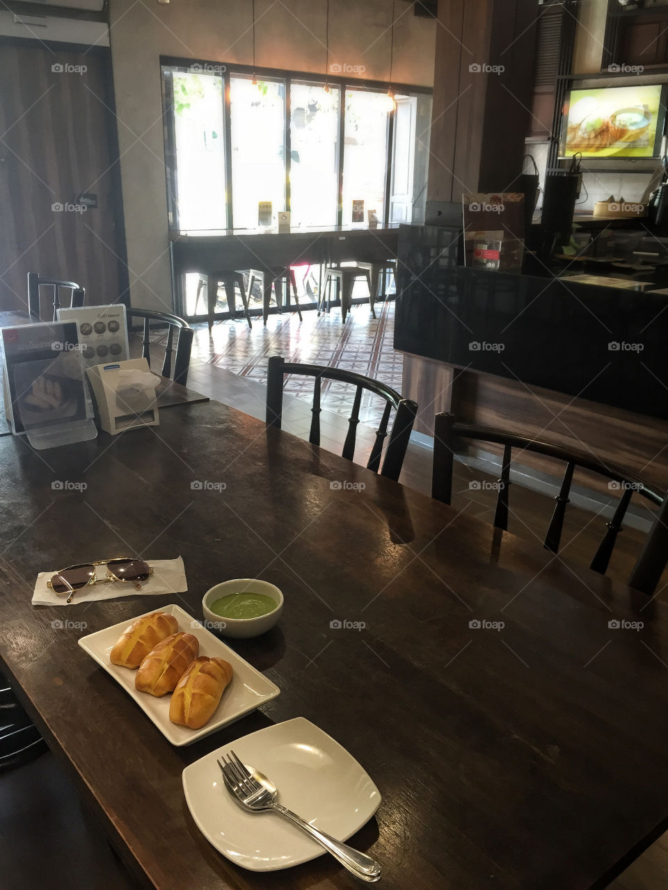 Fried steamed buns with pandan custard 