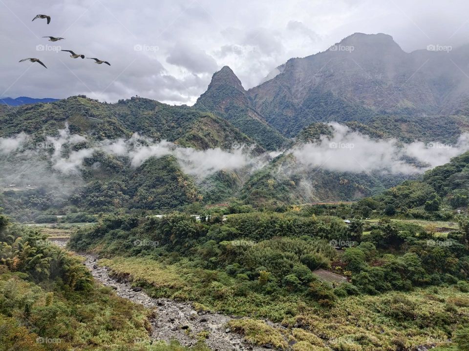 Beautiful mountain scenery with sea of clouds