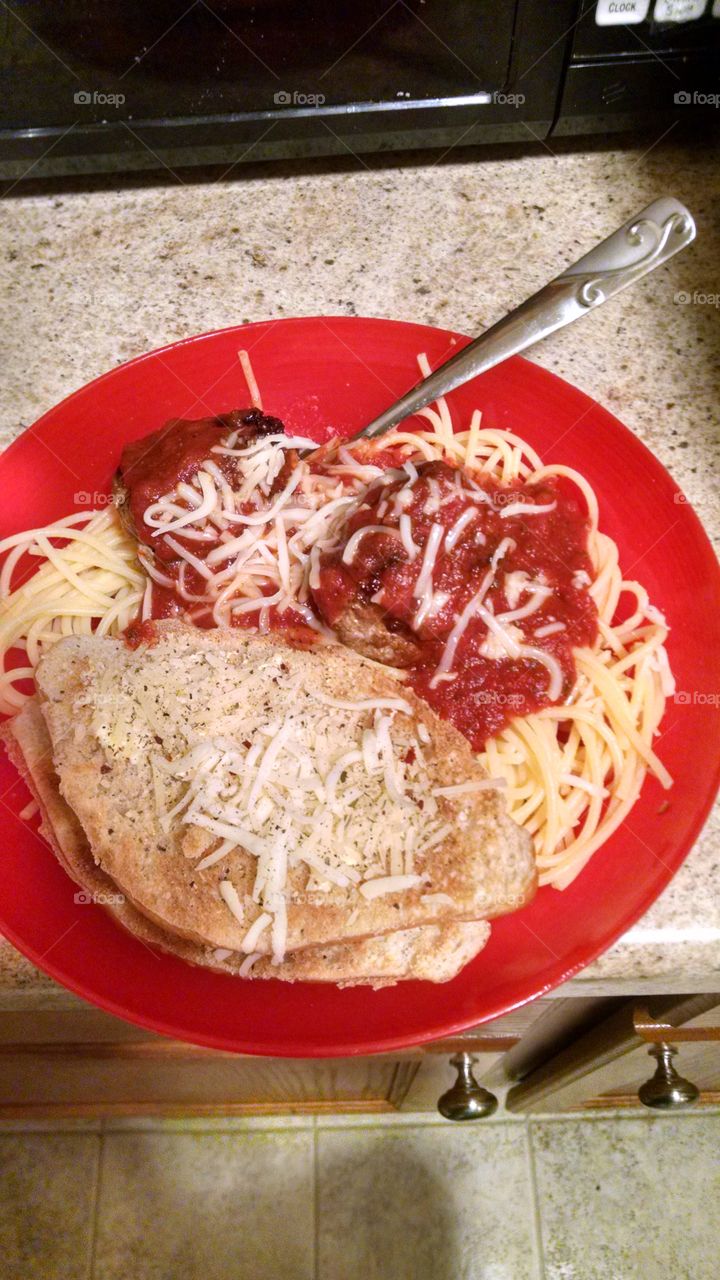 spaghetti with meatballs and garlic bread (it looks kind of like chicken. whoops)