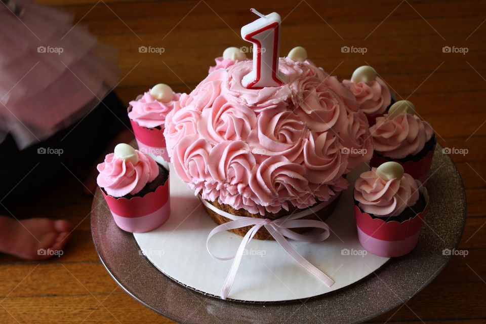Smash cake and cupcakes...1st birthday
