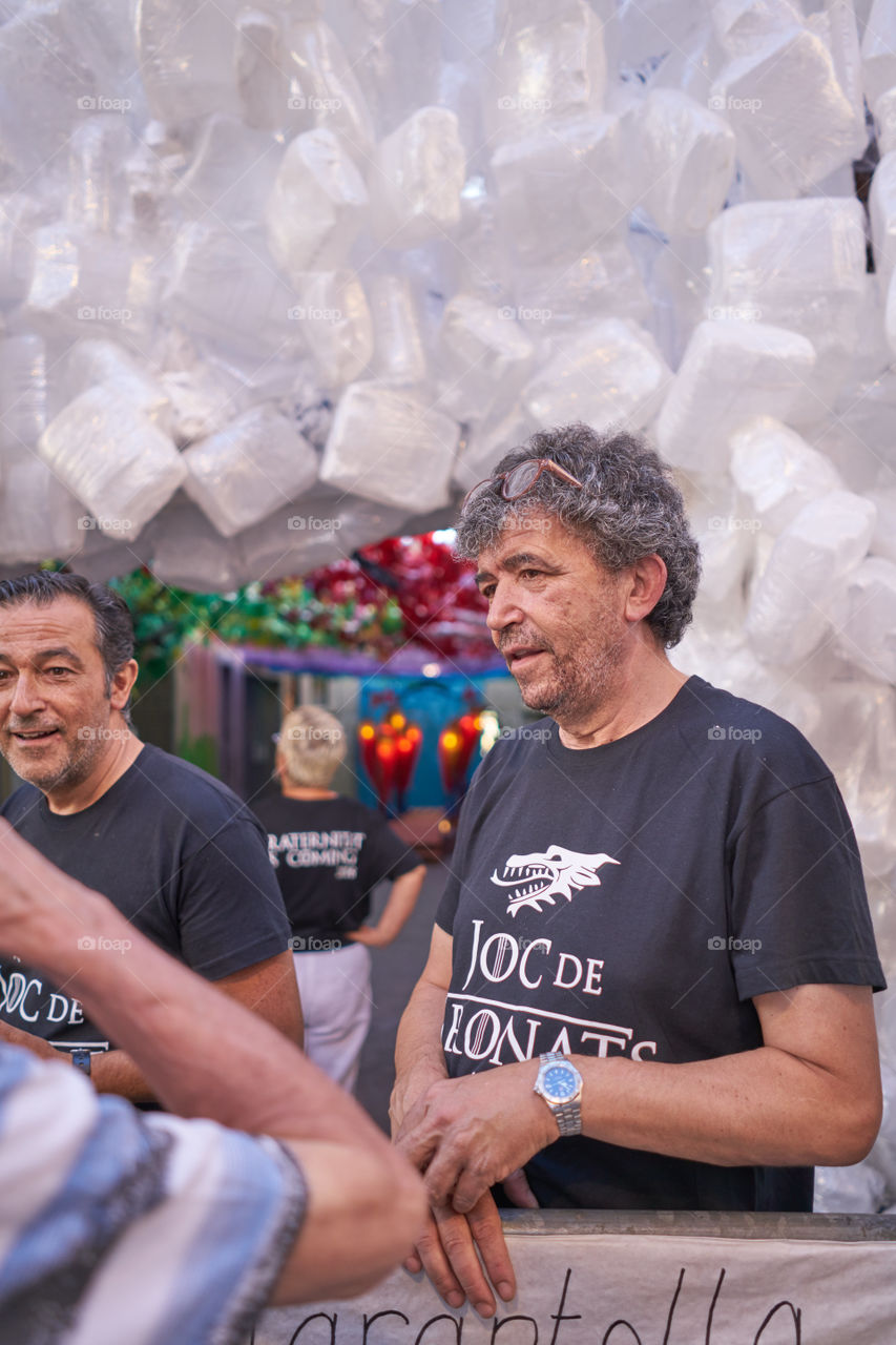 Barrio de Gracia. Primer día de Fiesta. Listos para el verdicto del jurado