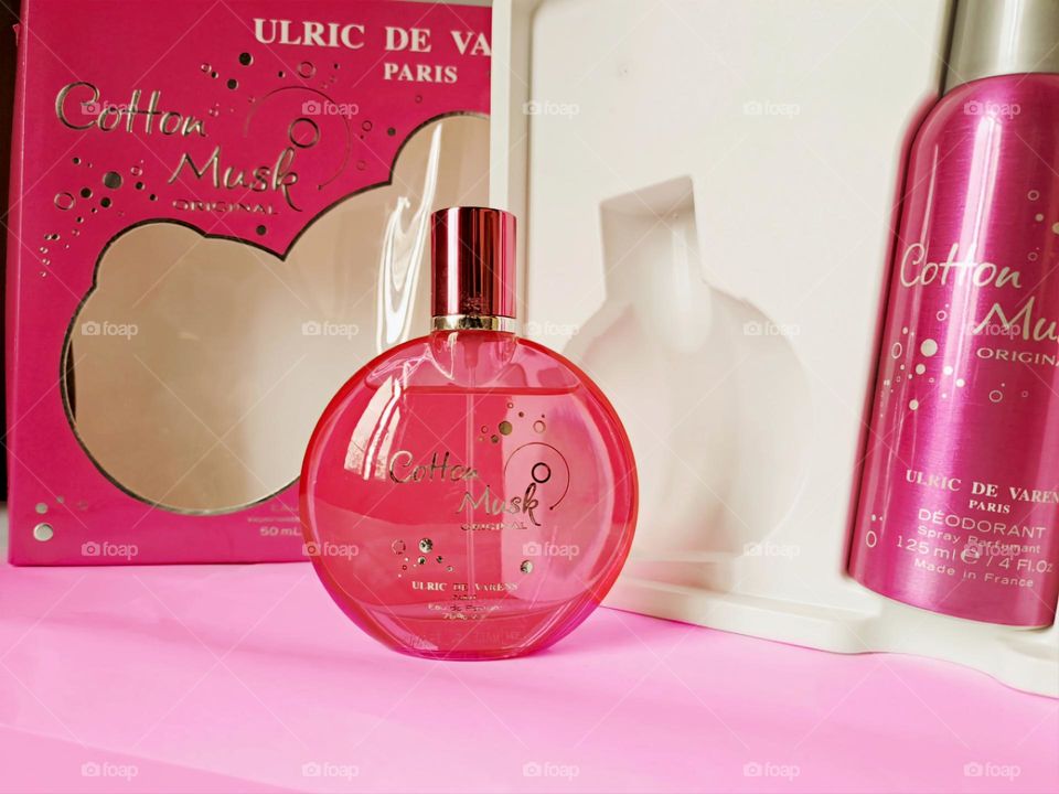 Pink brand parfume set