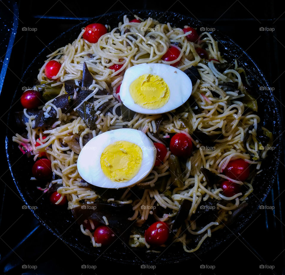 An egg and noodles stir fry