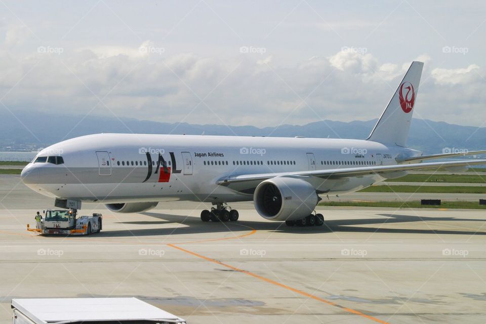 JAPAN AIRLINES B777-200 KIX